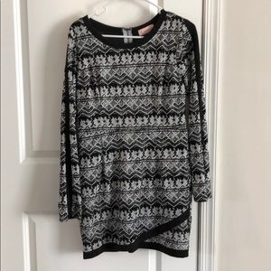 boutique black and white mini dress. long sleeve